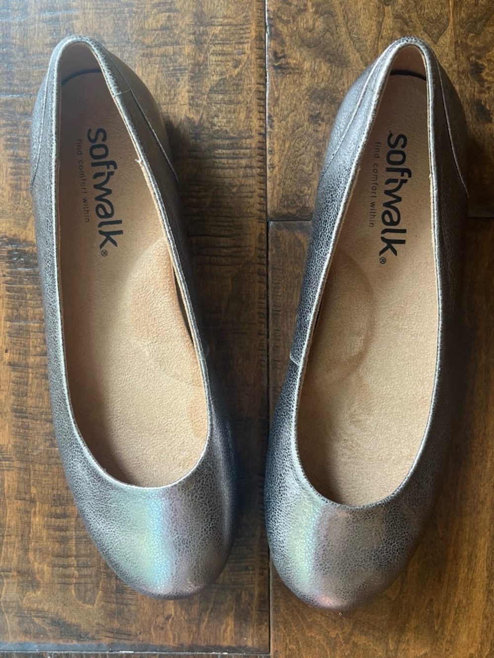 SoftWalk silver textured metallic leather ballet flats Sz. 7.5